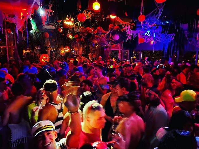 Best Gay Lesbian Bars In Fire Island Lgbt Nightlife Guide